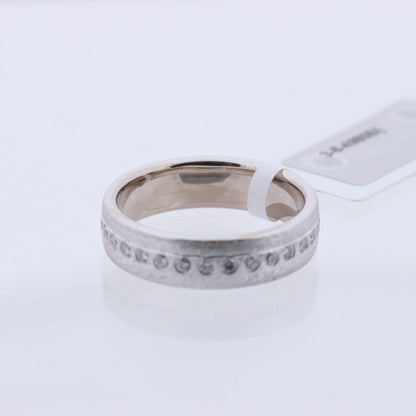 Bague en or blanc 14 carats non signée avec 30 diamants naturels