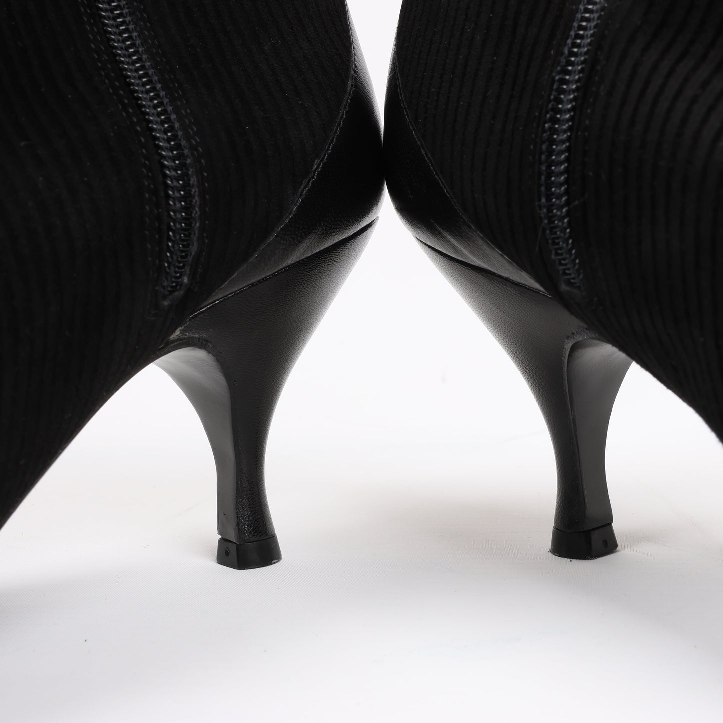 Bottines Ferragamo Gancini en cuir et daim noir, pointure 4,5 US