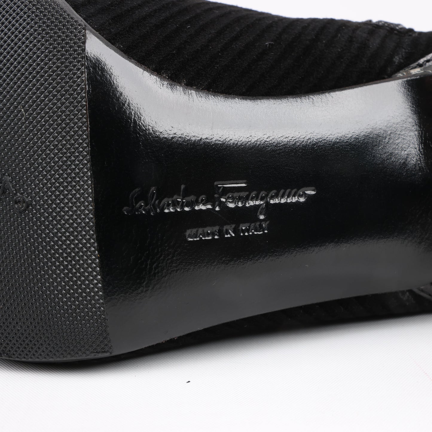 Bottines Ferragamo Gancini en cuir et daim noir, pointure 4,5 US