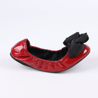 Ballerines Prada en cuir verni rouge avec nœud noir, taille 36,5 EU