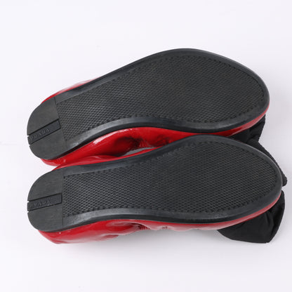 Ballerines Prada en cuir verni rouge avec nœud noir, taille 36,5 EU