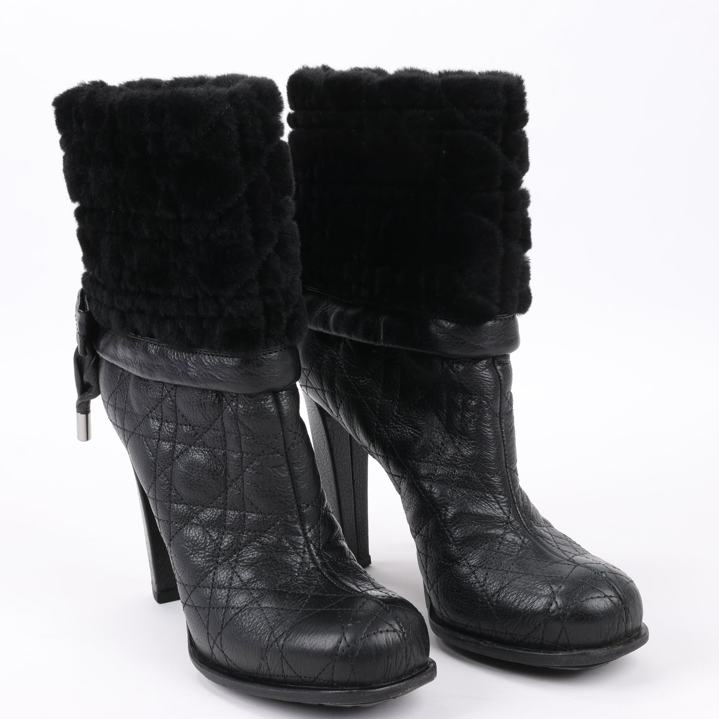 Bottes Dior en cuir noir Cannage Ice à revers en fourrure, pointure 40