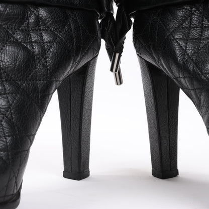 Dior – Cannage-Stiefel aus schwarzem Leder mit Stulpen aus Eispelz, Größe 40 EU