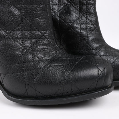 Dior – Cannage-Stiefel aus schwarzem Leder mit Stulpen aus Eispelz, Größe 40 EU