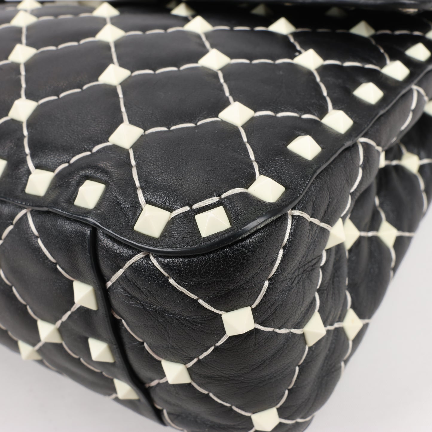 Sac à bandoulière Valentino Rockstud Spike Chain 2 voies, noir et blanc