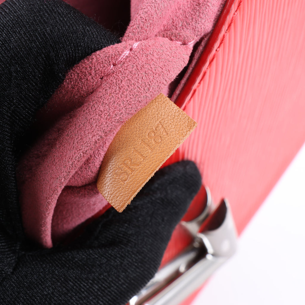 Louis Vuitton Epi Leather Twist Shoulder Bag MM in Red M50523