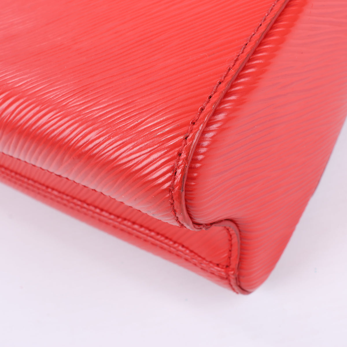 Louis Vuitton Epi Leather Twist Shoulder Bag MM in Red M50523