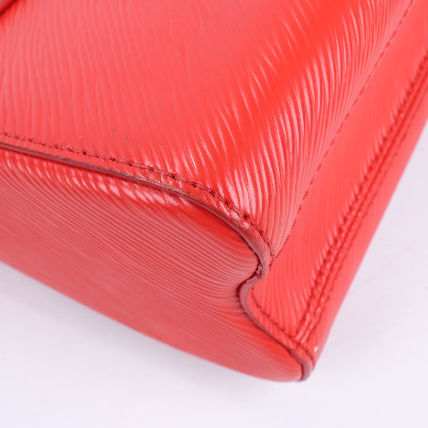 Louis Vuitton Epi Leather Twist Shoulder Bag MM in Red M50523