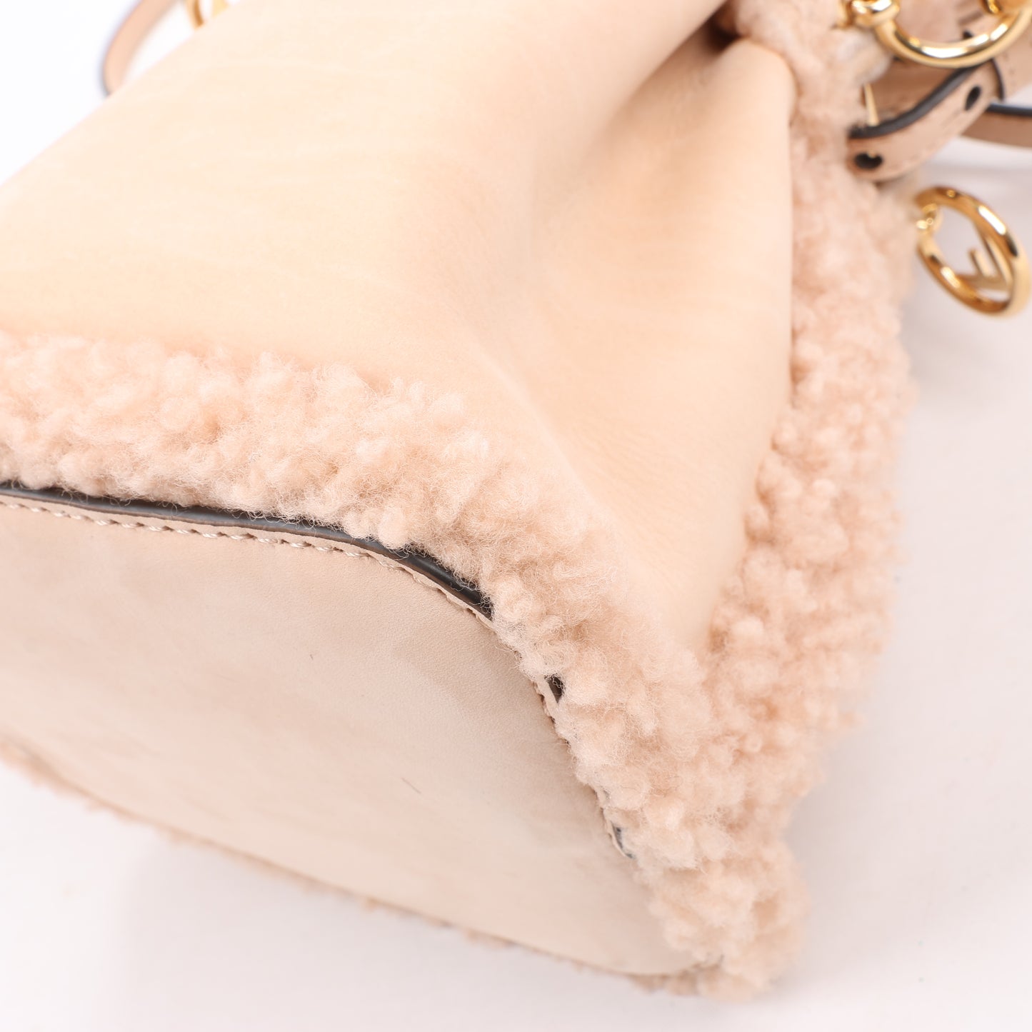 Fendi Mon Tresor Mini Mouton 2Way Sac à bandoulière en beige poudré 8BS010