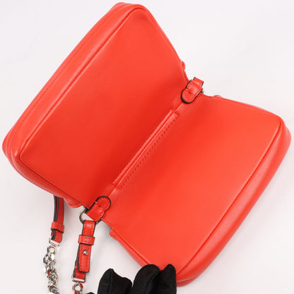 Sac à bandoulière en cuir FENDI Double Micro Baguette avec chaîne, rouge 8M0371