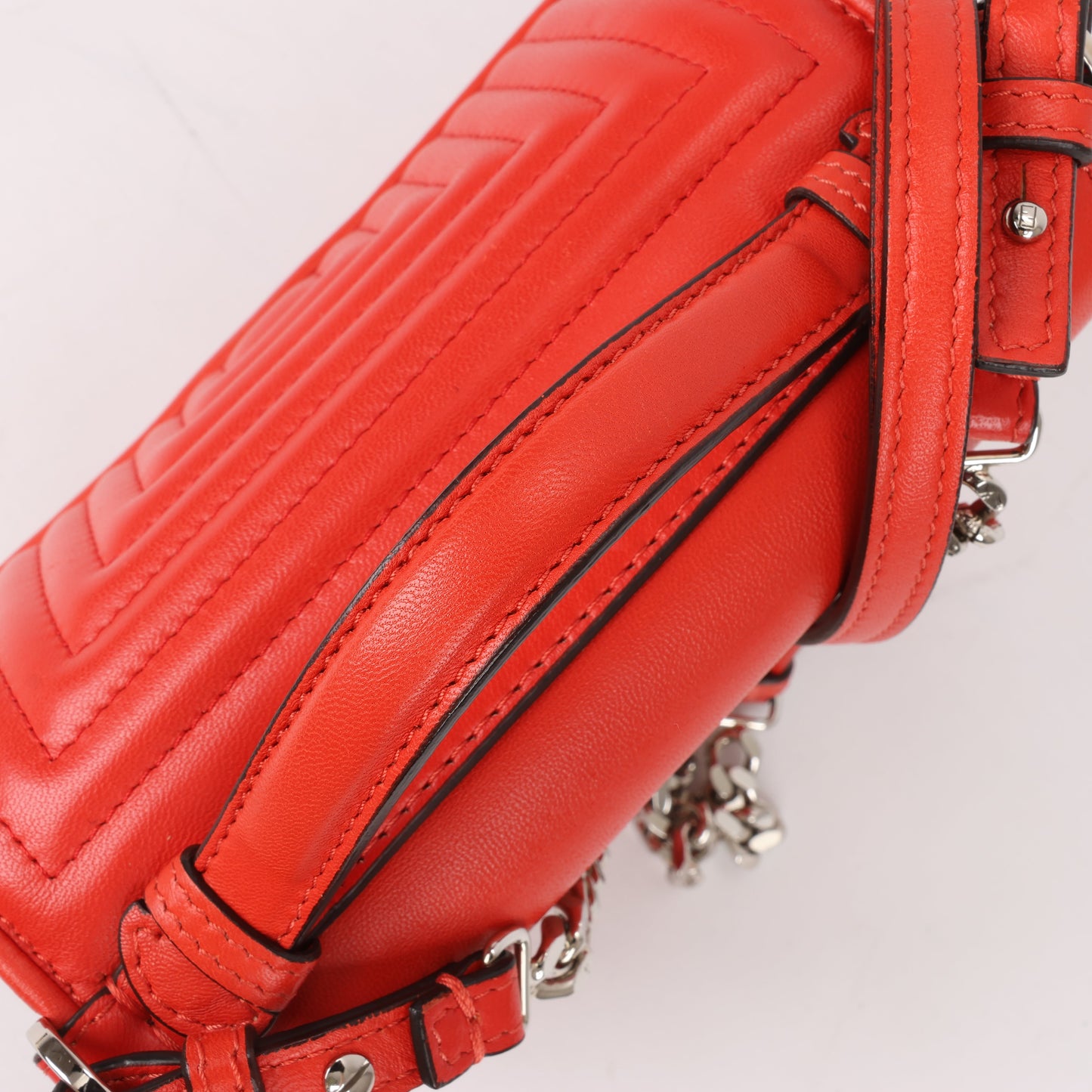 Sac à bandoulière en cuir FENDI Double Micro Baguette avec chaîne, rouge 8M0371