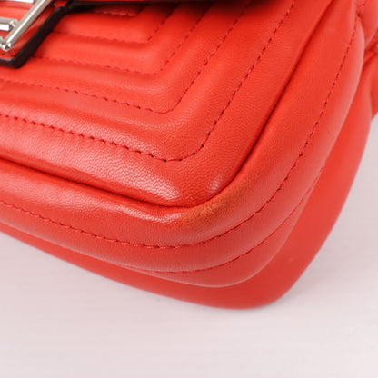 Sac à bandoulière en cuir FENDI Double Micro Baguette avec chaîne, rouge 8M0371