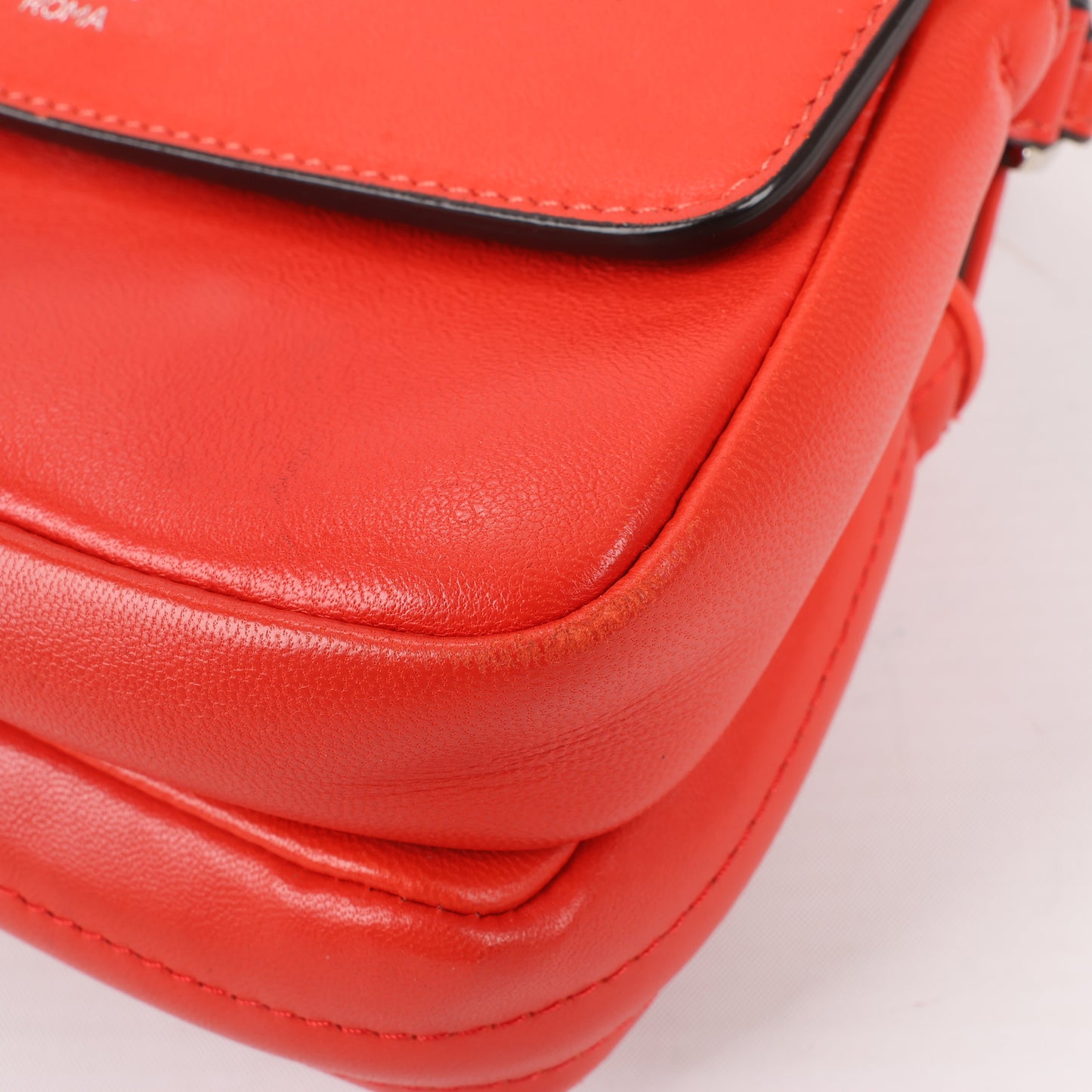 Sac à bandoulière en cuir FENDI Double Micro Baguette avec chaîne, rouge 8M0371