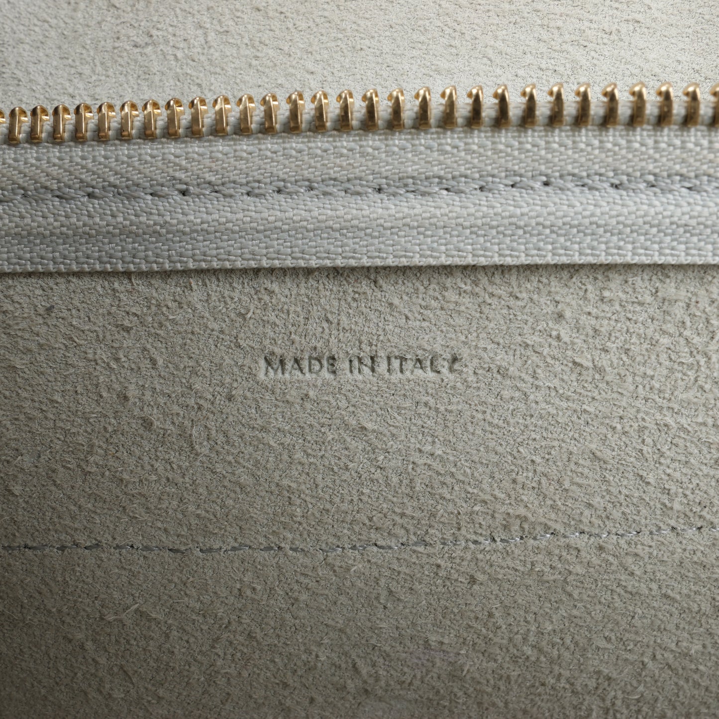 Sac ceinture CELINE Nano 2 voies en cuir de veau grainé, couleur menthe