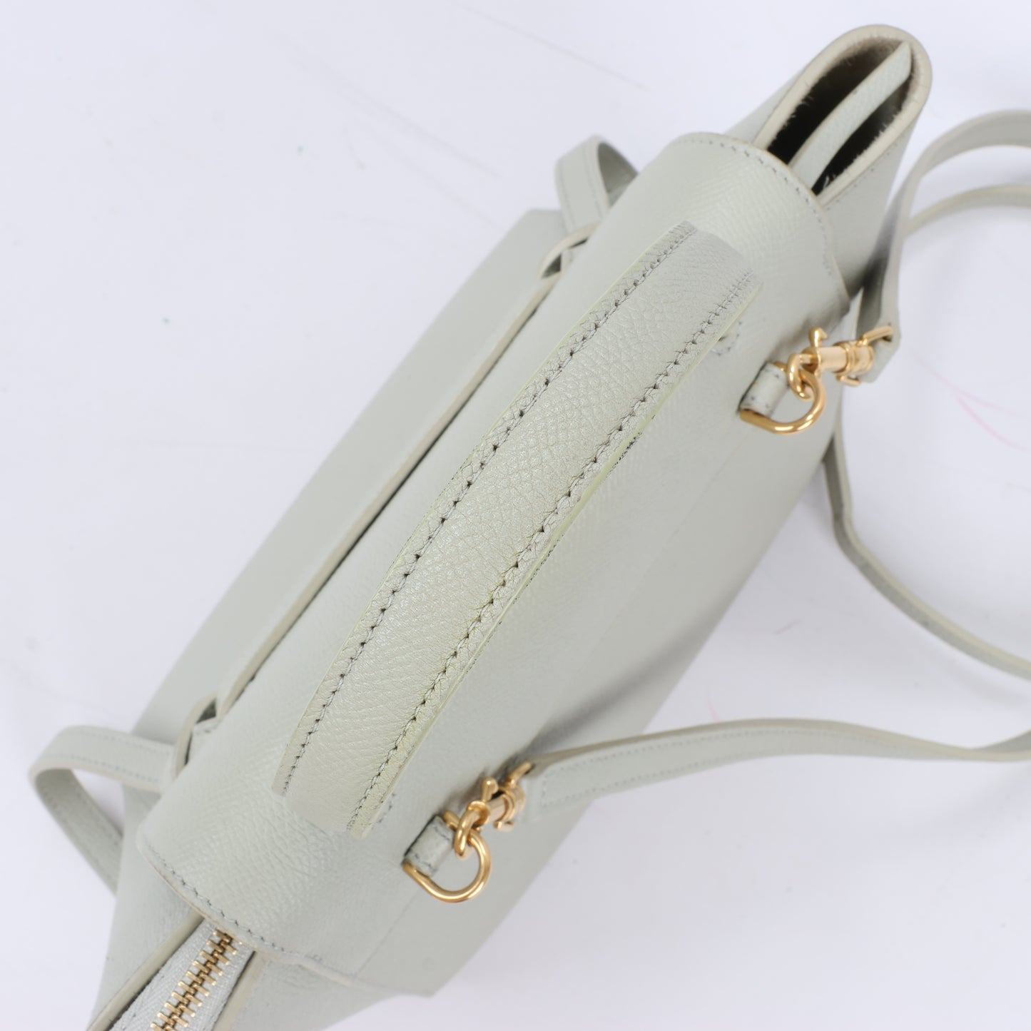 Sac ceinture CELINE Nano 2 voies en cuir de veau grainé, couleur menthe