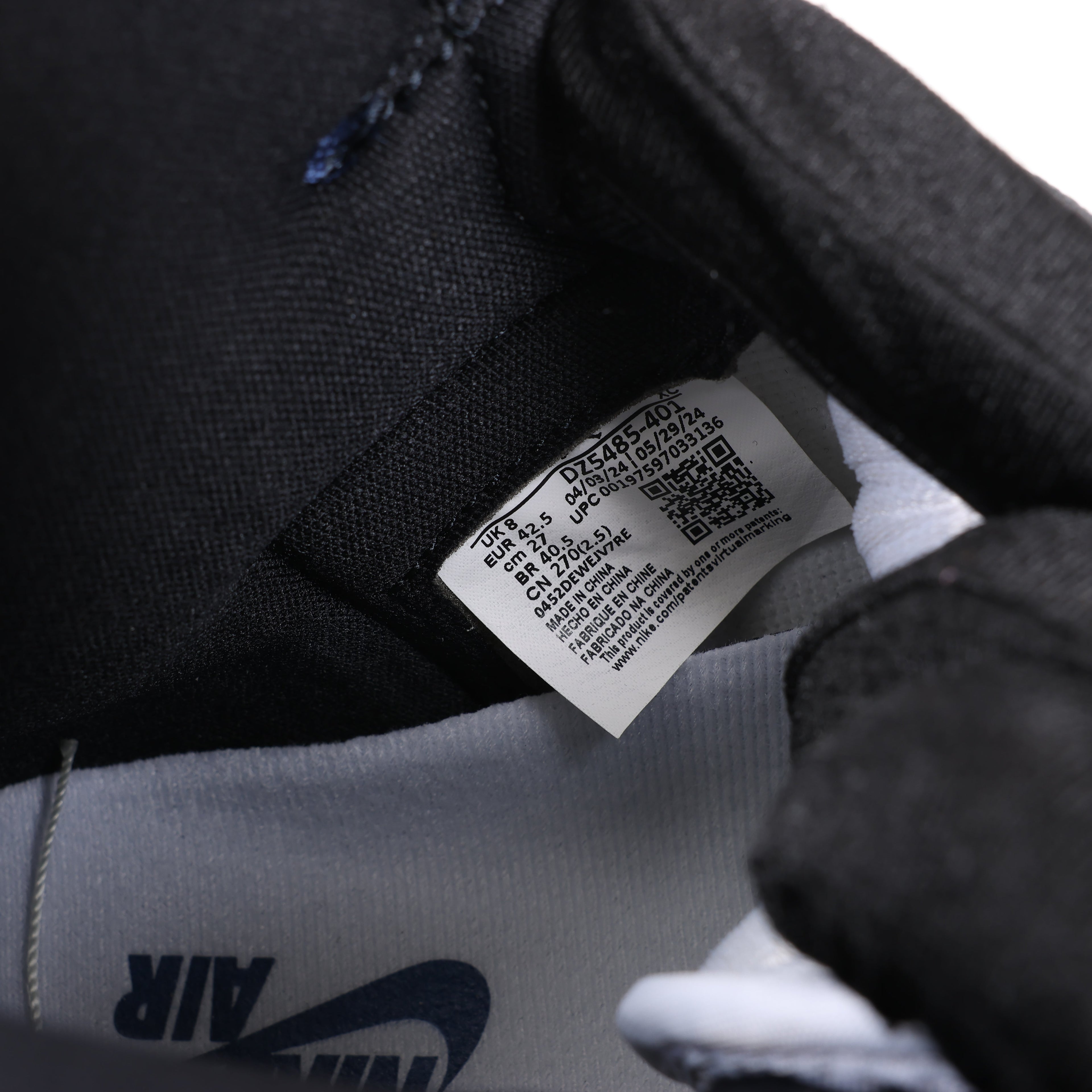 Nike Air Jordan Leather High-Top Sneakers in White x Navy DZ5485-401