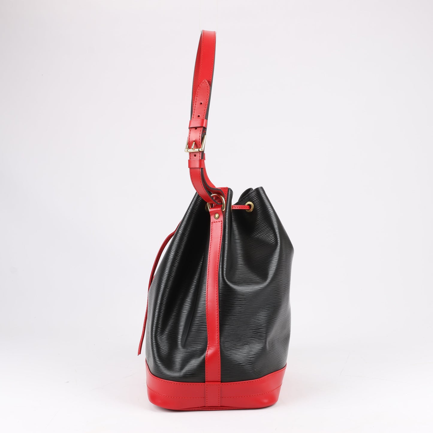 LOUIS VUITTON Epi Leather Noe Shoulder Bag in Black x Castilian Red