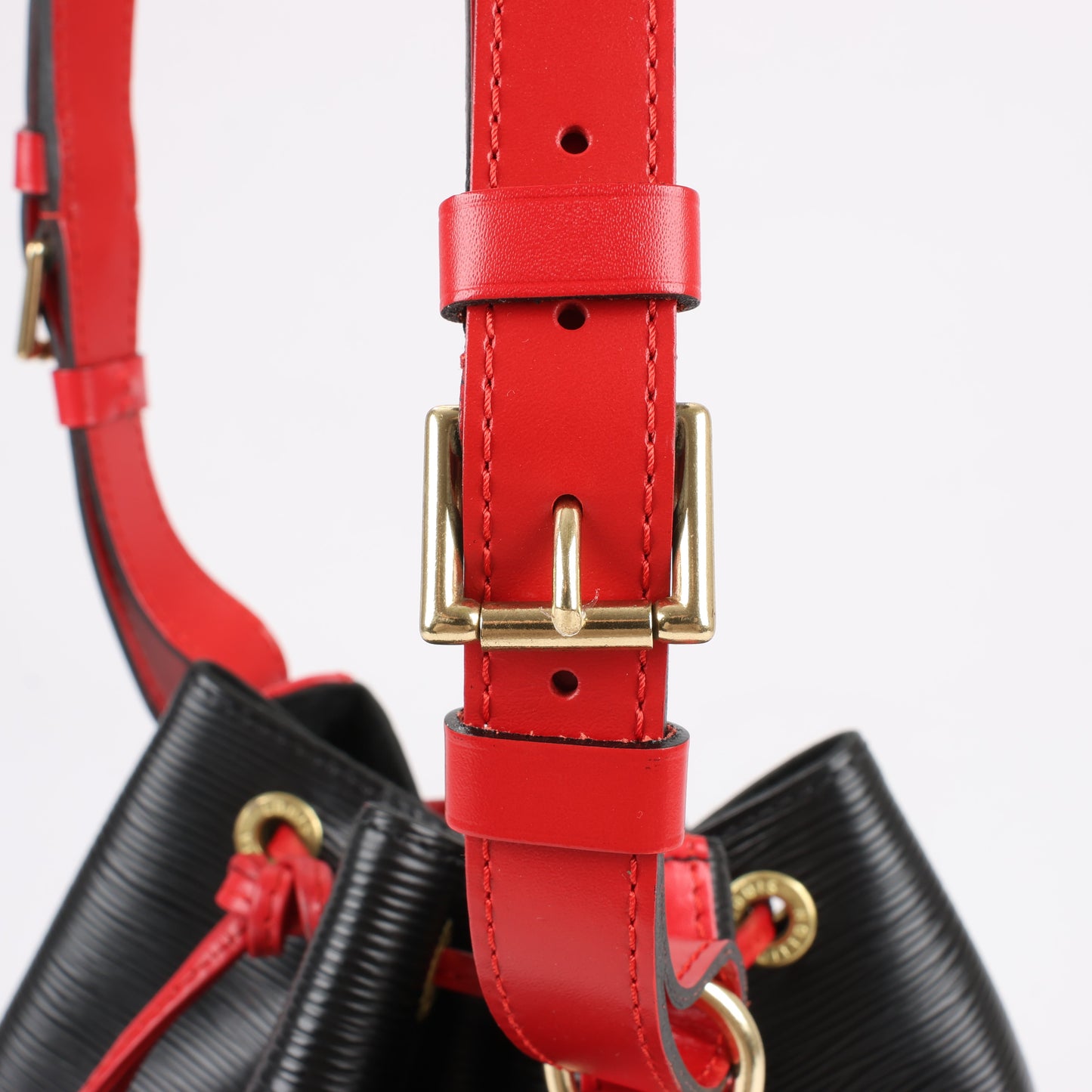 LOUIS VUITTON Epi Leather Noe Shoulder Bag in Black x Castilian Red
