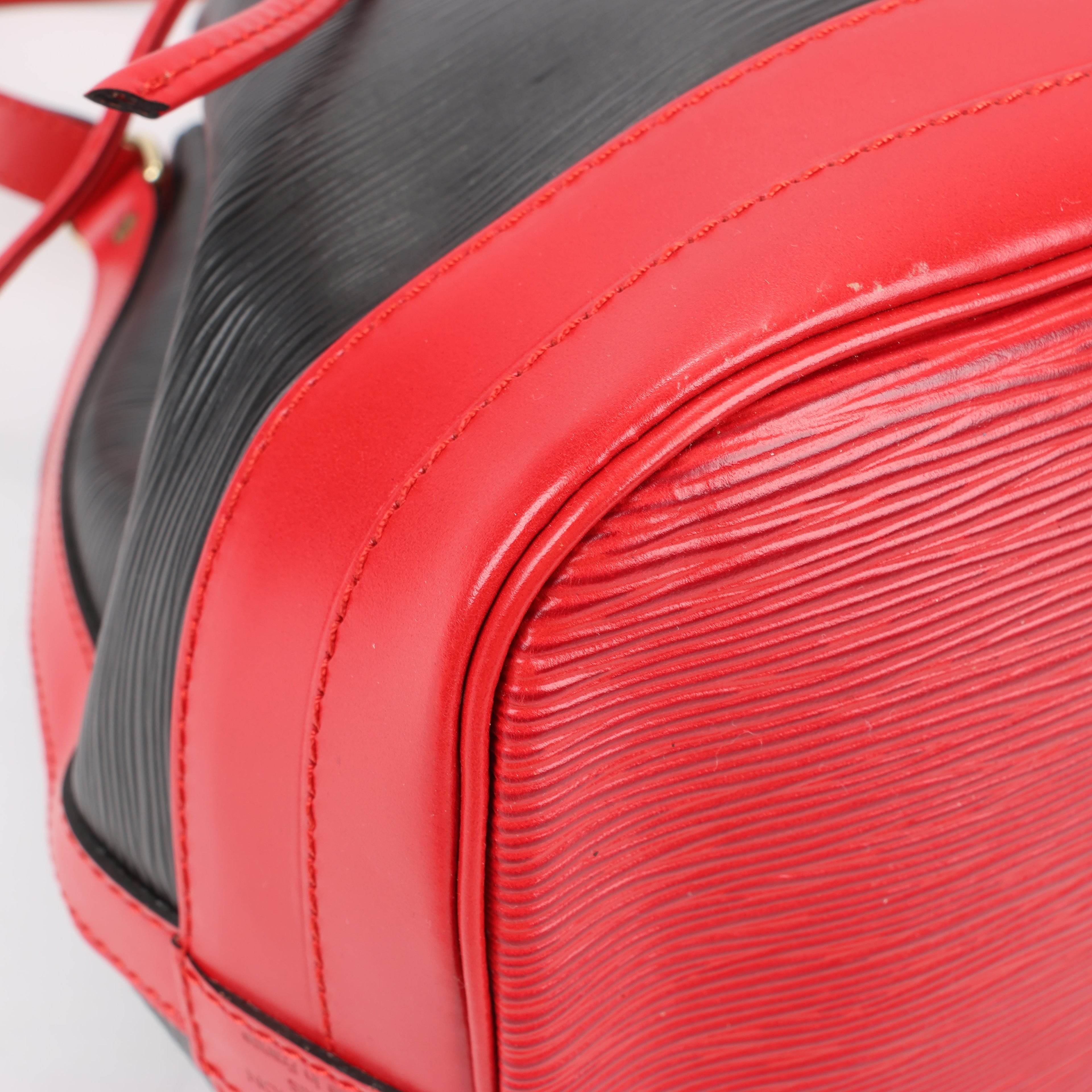 LOUIS VUITTON Epi Leather Noe Shoulder Bag in Black x Castilian Red