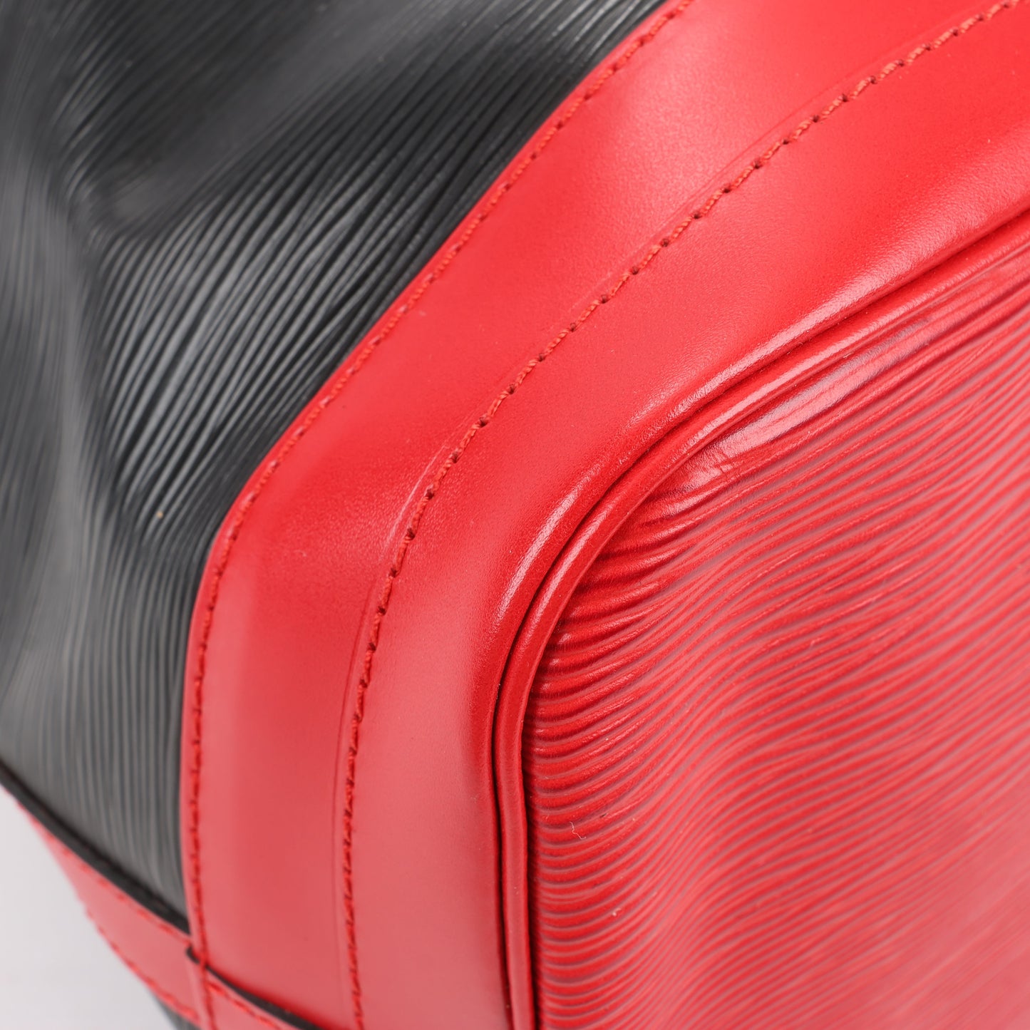 LOUIS VUITTON Epi Leather Noe Shoulder Bag in Black x Castilian Red