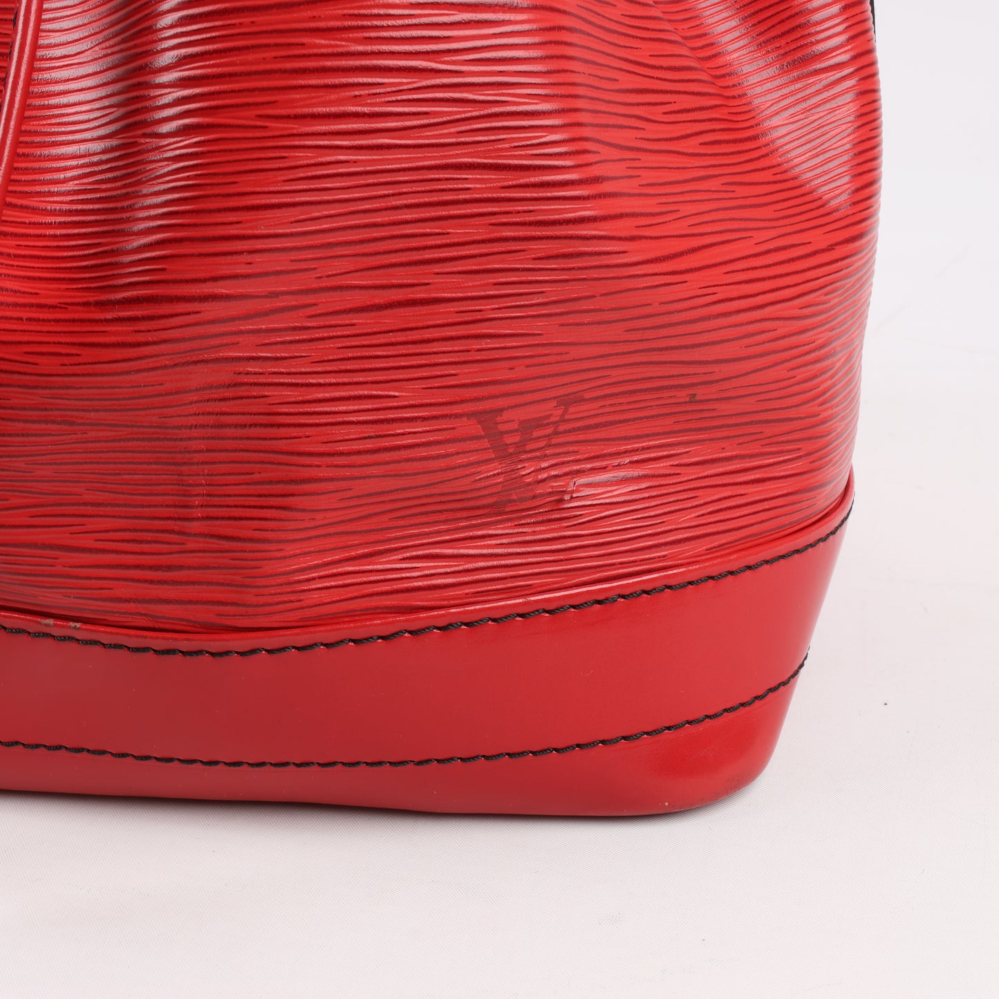 LOUIS VUITTON Epi Leather Noe Shoulder Bag in Red
