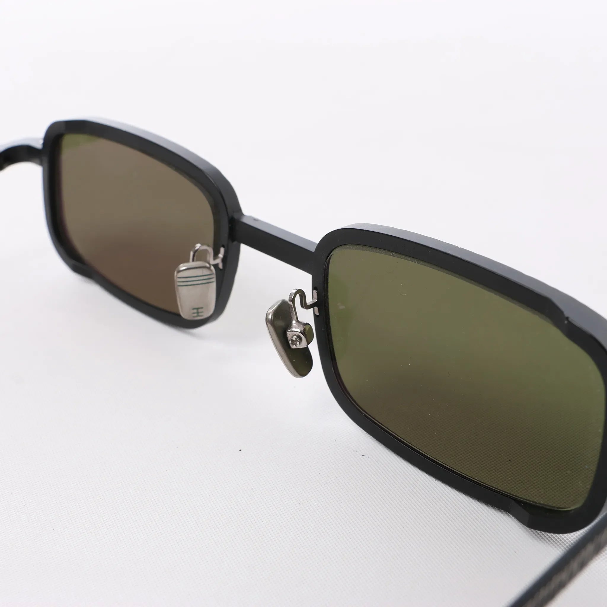 Capote AC222 Sunglasses in Green x Silver