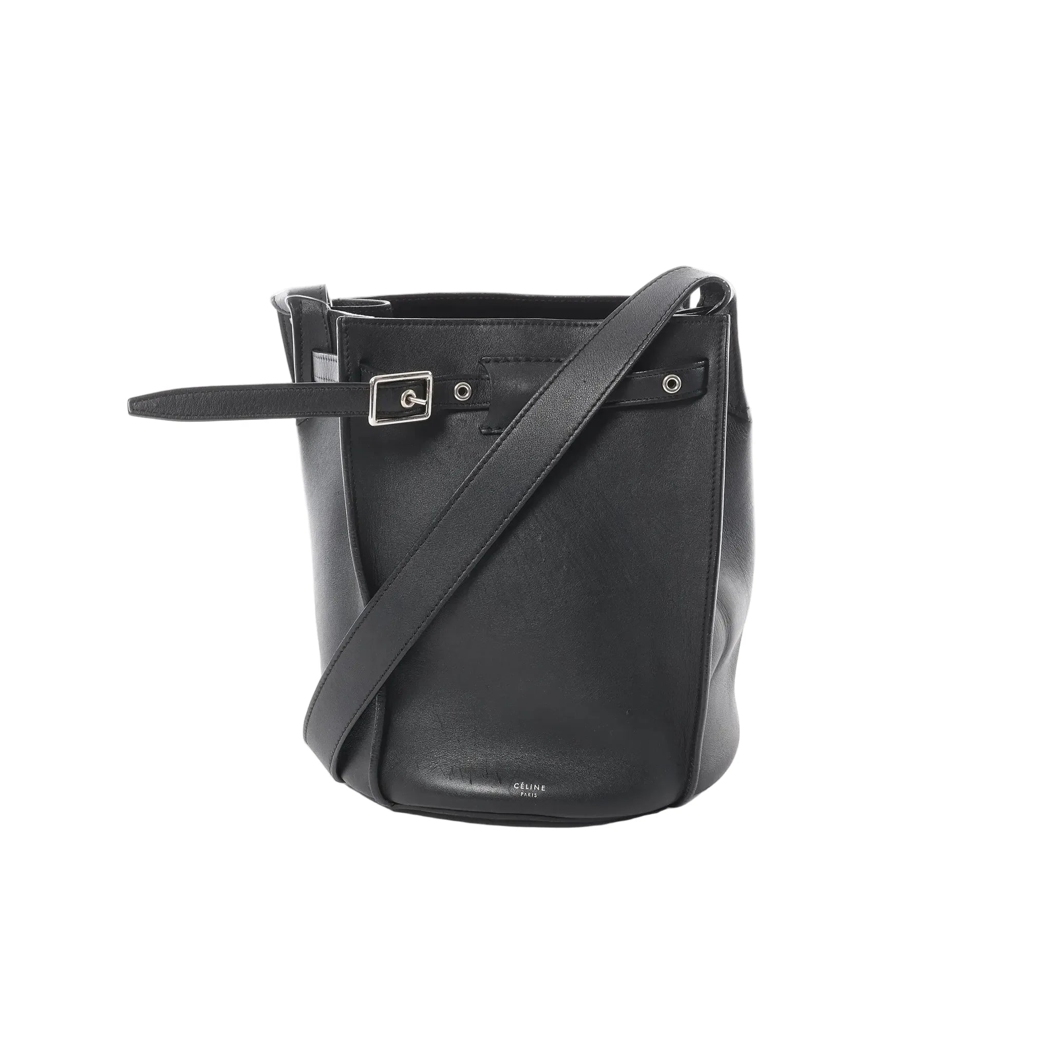 Minimalism with presence. The Céline Big Bag Bucket in black leather features a clean, sculptural shape with a belted detail and shoulder strap—an elevated everyday piece that feels quietly confident.