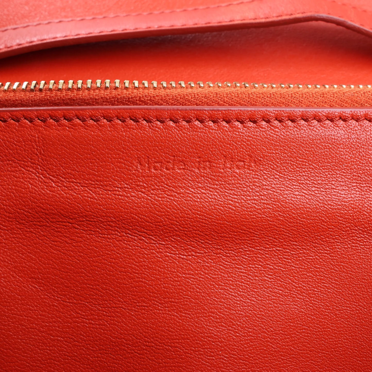 CELINE Classic Box Medium Leather Shoulder Bag in Red
