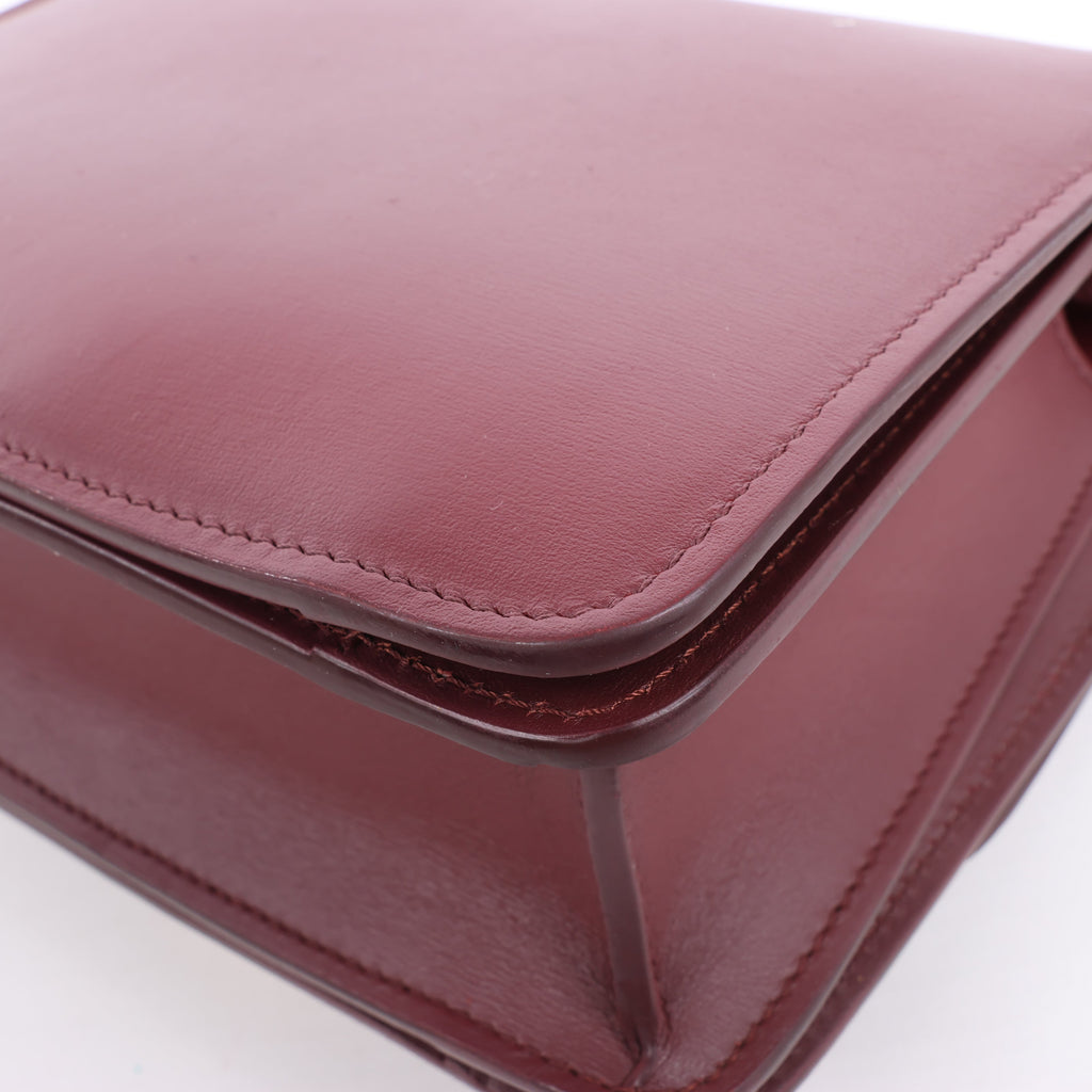 Bolso de hombro pequeño de piel Celine Classic Box en color burdeos