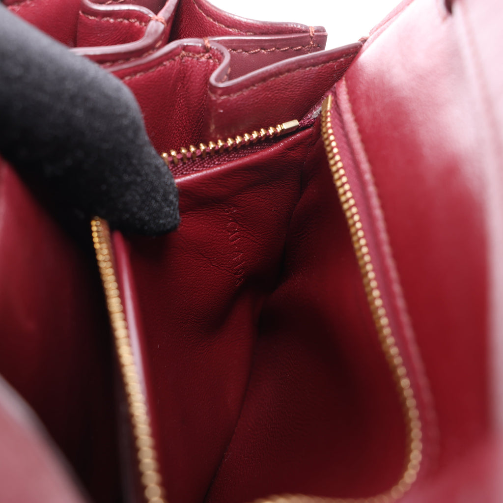 Bolso de hombro pequeño de piel Celine Classic Box en color burdeos