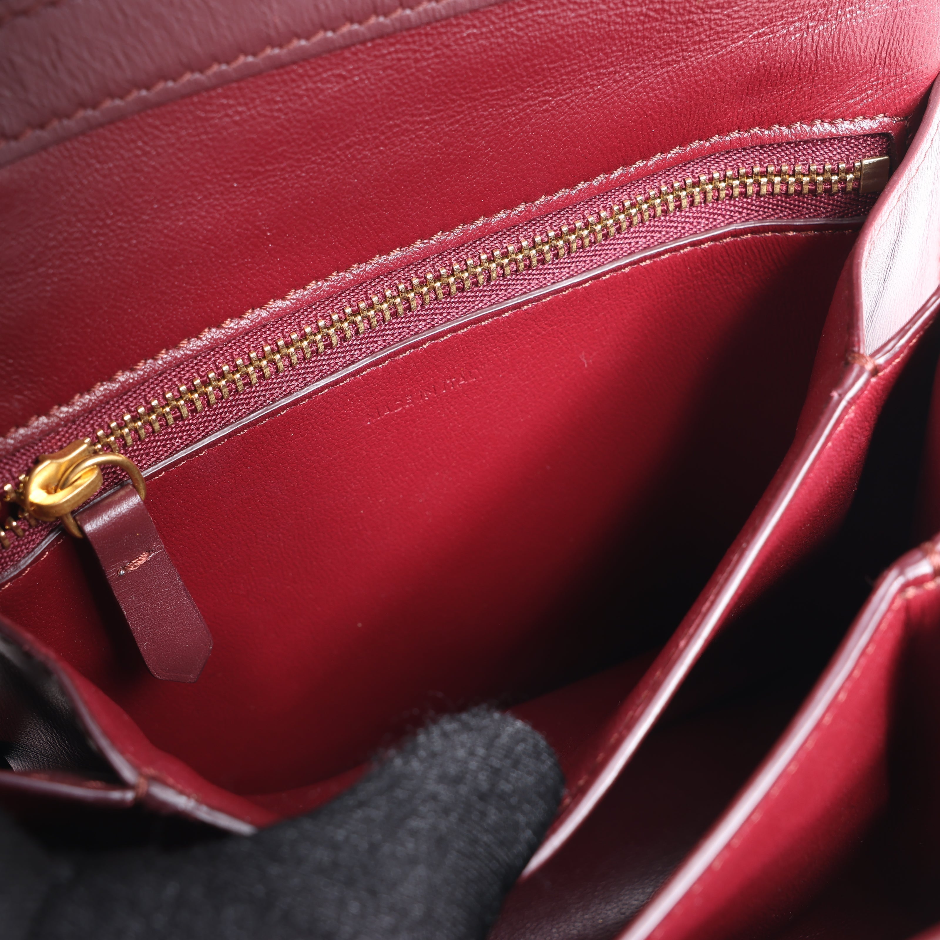 Bolso de hombro pequeño de piel Celine Classic Box en color burdeos