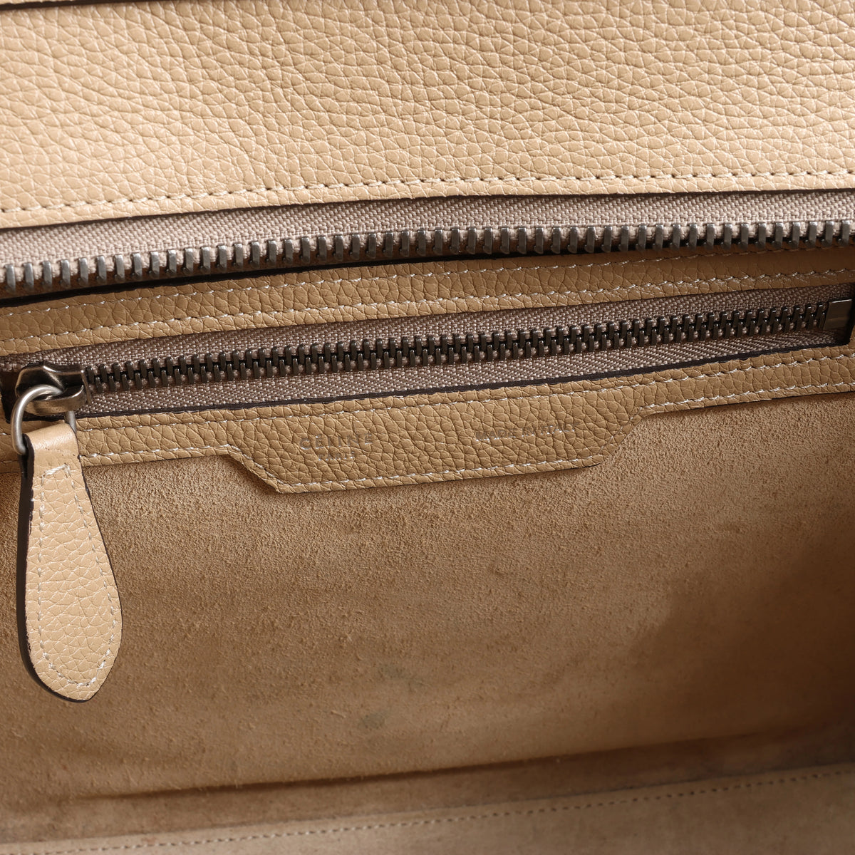 Bolso de mano Celine Luggage Micro Leather x Suede en negro y blanco