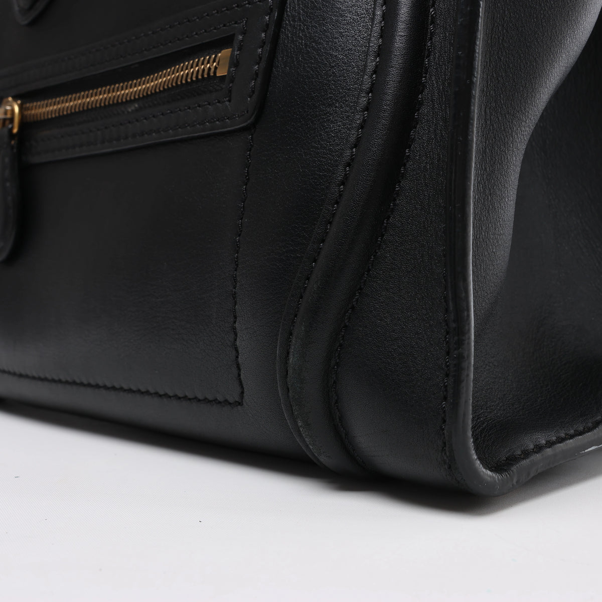 Bolso de mano Celine Luggage Micro Leather x Suede en negro y blanco