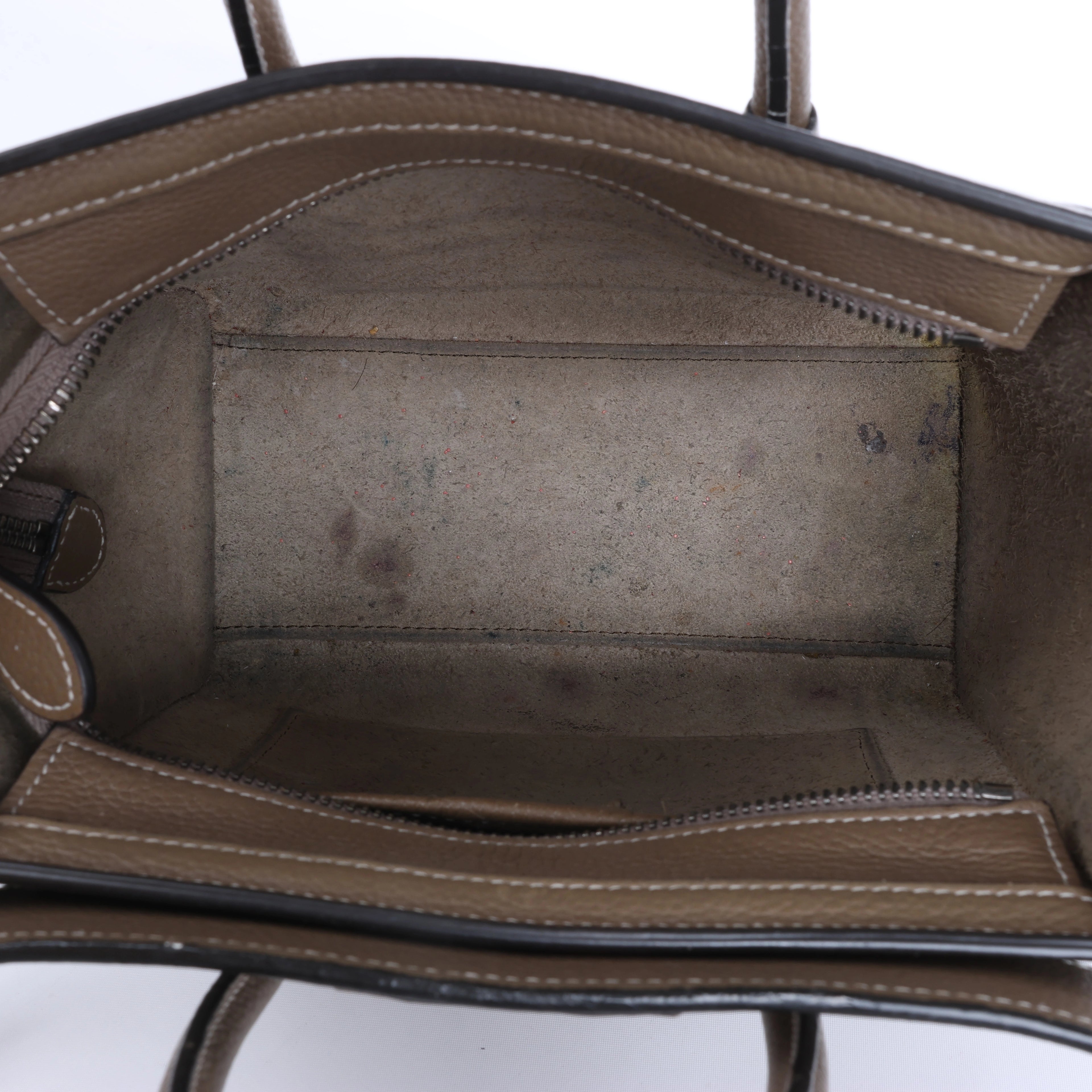 Bolso de mano CELINE Nano Luggage de piel bidireccional en color grisáceo