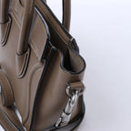 Bolso de mano CELINE Nano Luggage de piel bidireccional en color grisáceo