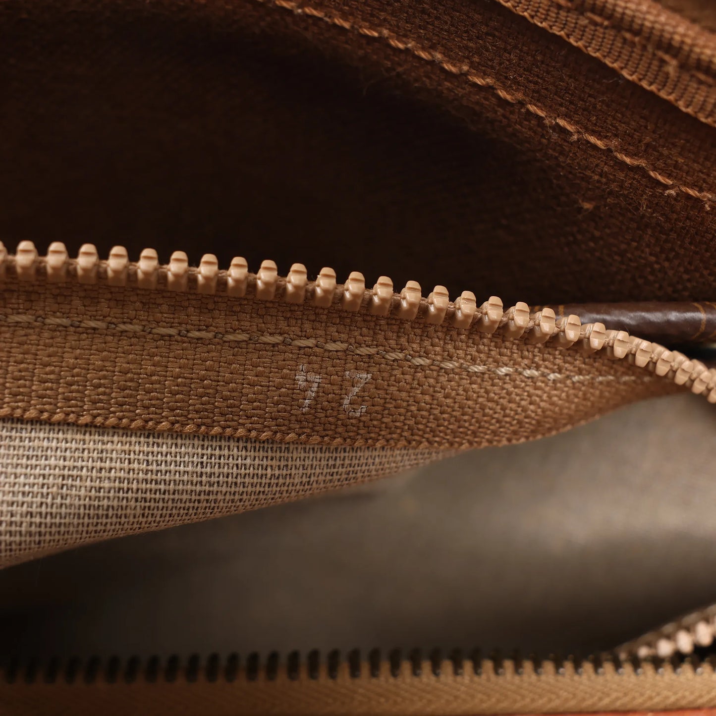 Celine Macadam Boston Reisetasche aus PVC und Leder in Braun