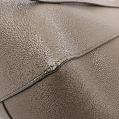 Petit sac à bandoulière en cuir Cabas Phantom de Céline, couleur taupe