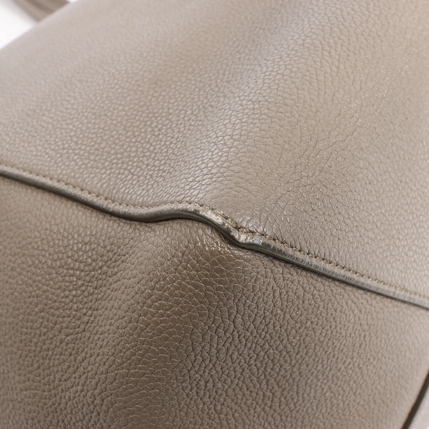 Petit sac à bandoulière en cuir Cabas Phantom de Céline, couleur taupe