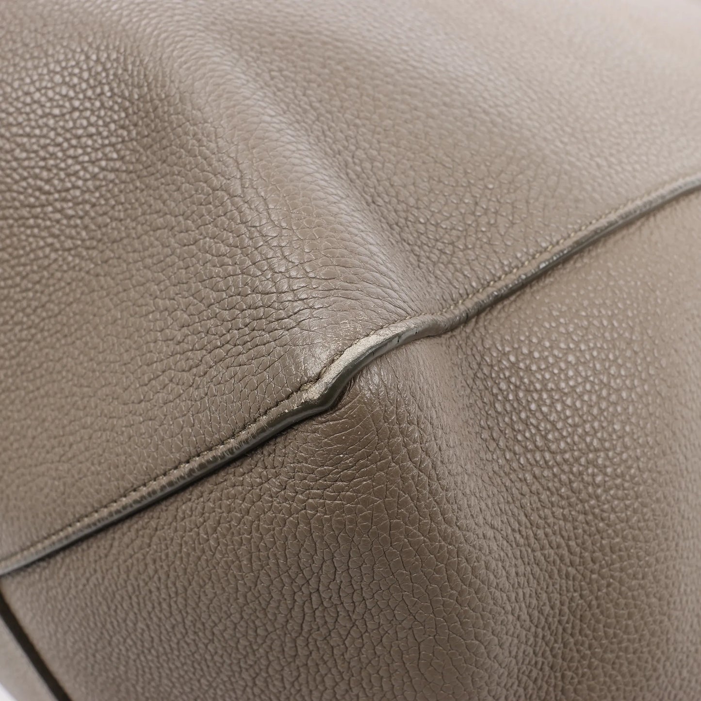 Petit sac à bandoulière en cuir Cabas Phantom de Céline, couleur taupe