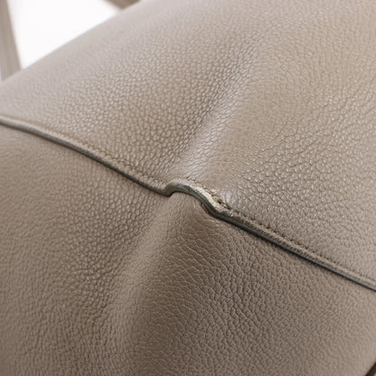 Petit sac à bandoulière en cuir Cabas Phantom de Céline, couleur taupe