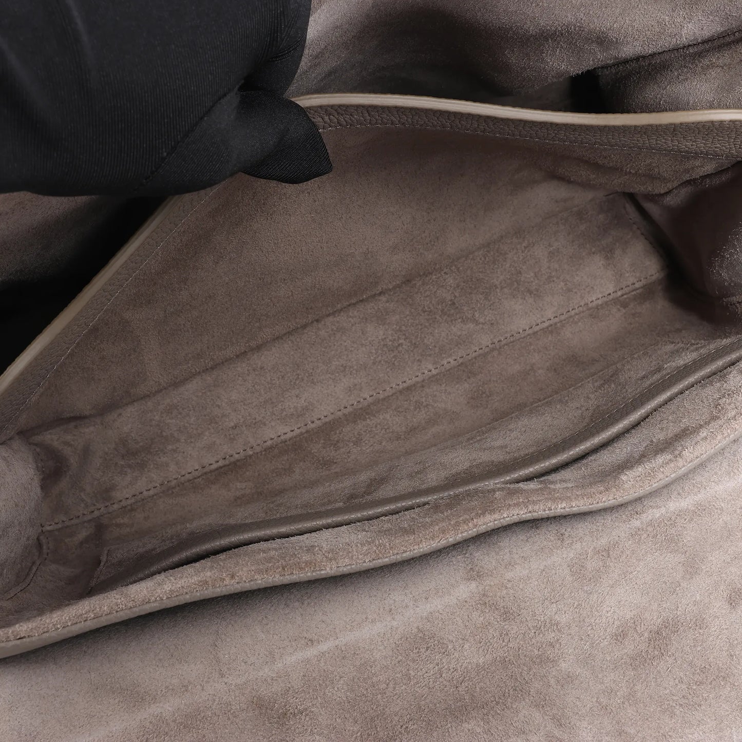 Celine Sac 16 Mittelgroße Handtasche aus genarbtem Leder in Grau