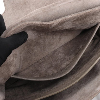 Celine Sac 16 Mittelgroße Handtasche aus genarbtem Leder in Grau