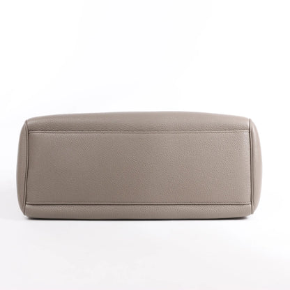 Celine Sac 16 Mittelgroße Handtasche aus genarbtem Leder in Grau