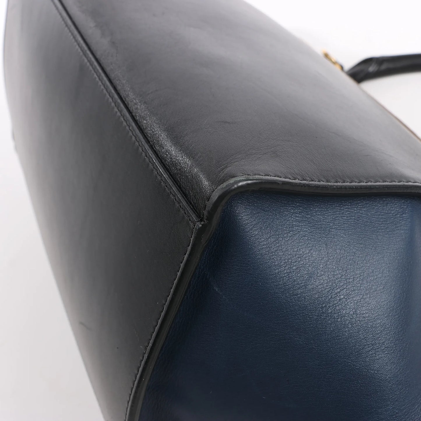 Sac à main double sens en cuir et daim trapèze CELINE en noir, bleu marine et taupe