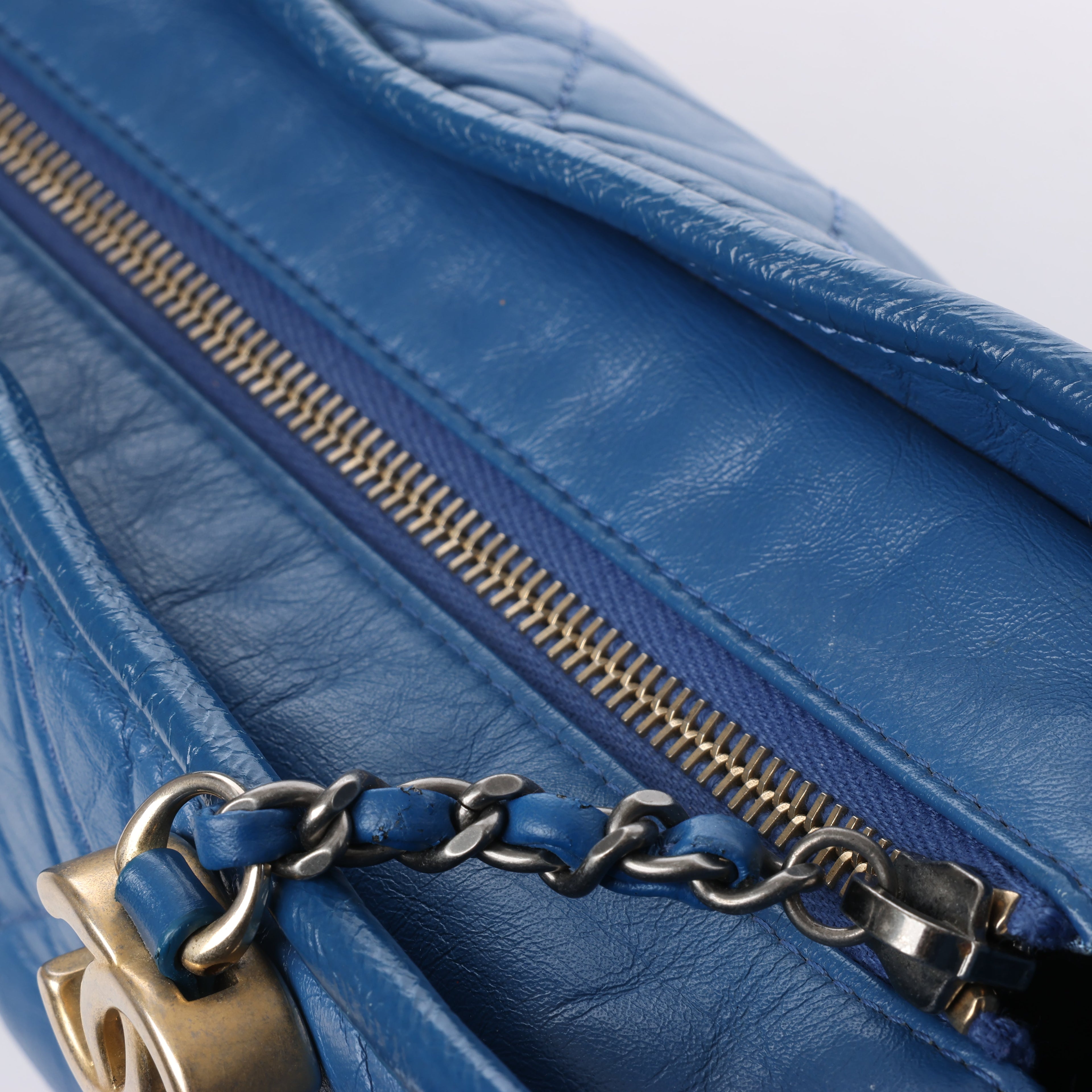 Chanel Gabrielle Doo Chanel Vintage calf Chain Shoulder Bag Blue Gold x Silver Metal Fittings 27113839