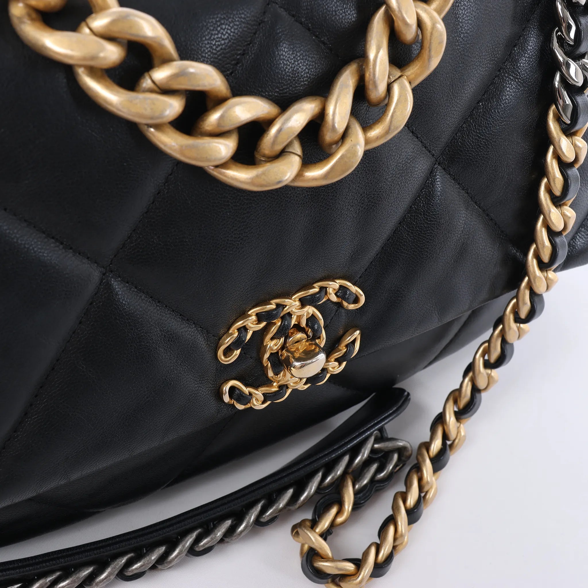 Chanel Chanel 19 Large Leather Chain Shoulder Bag in Black 30157954
