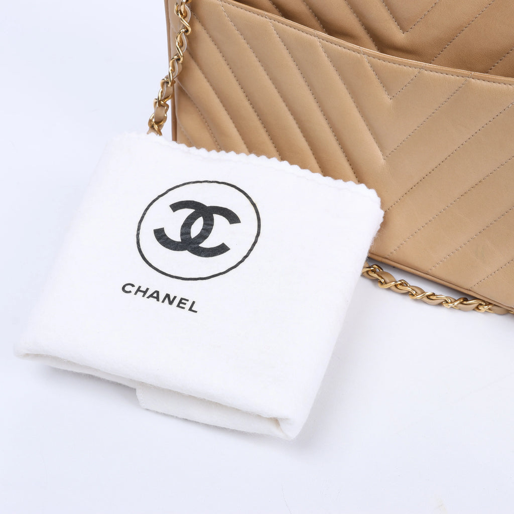 Chanel Chevron Leather Chain Shoulder Bag in Beige