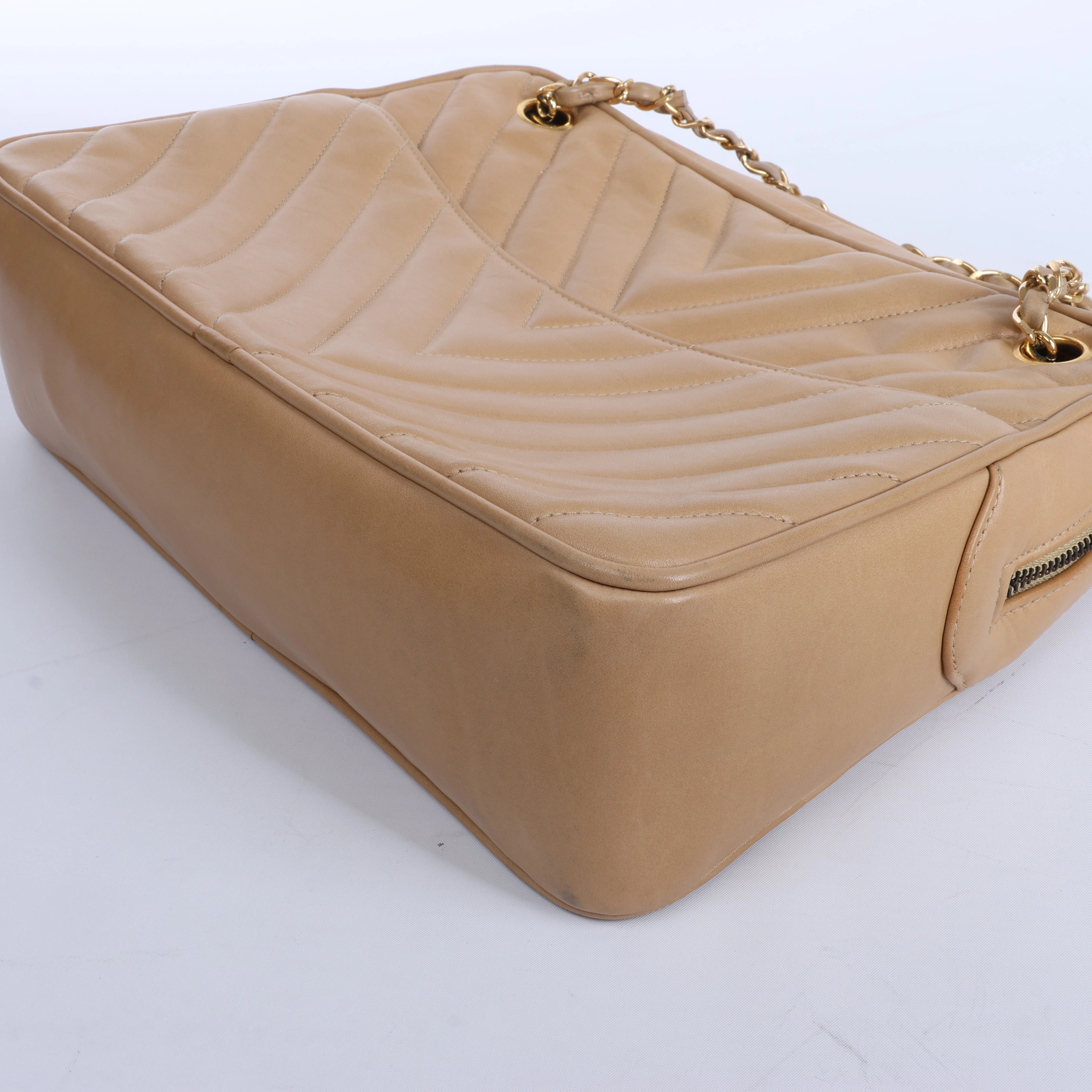 Chanel Chevron Leather Chain Shoulder Bag in Beige