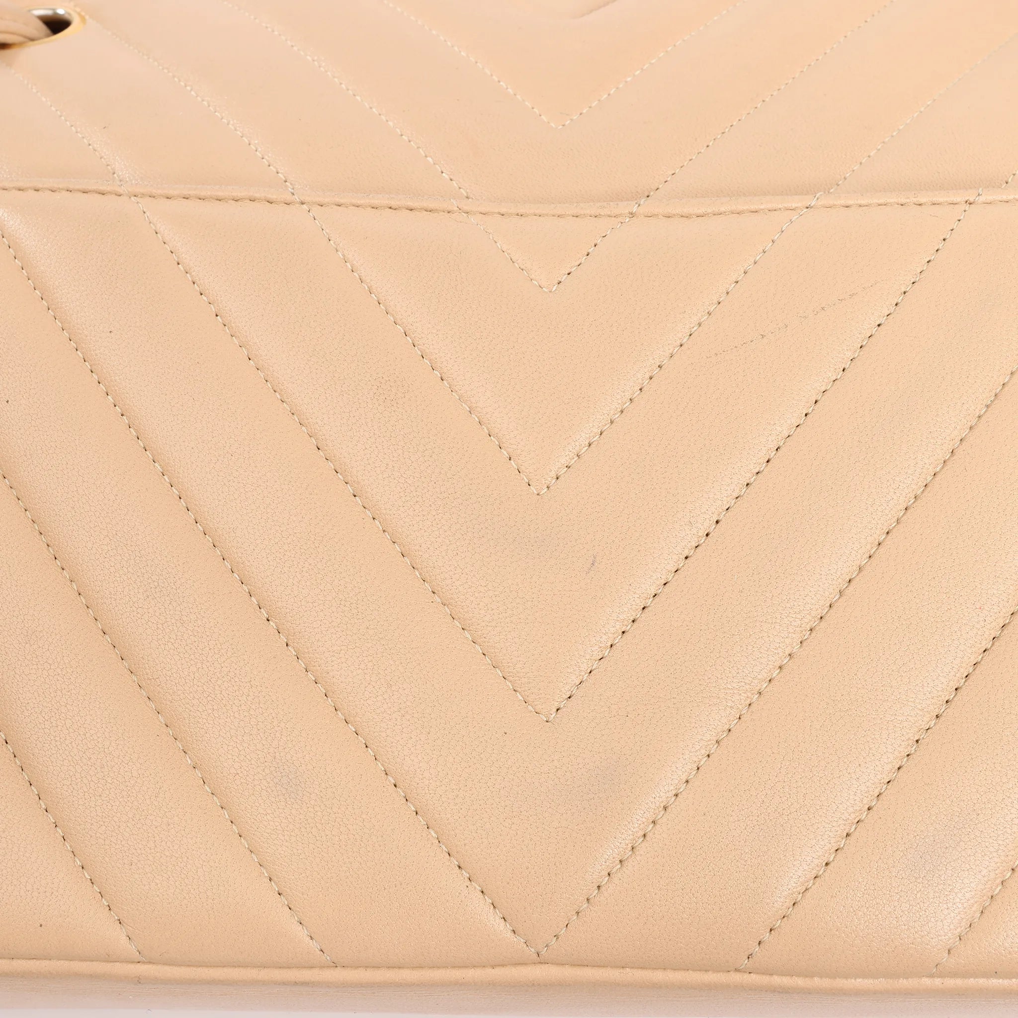 Chanel Chevron Leather Shoulder bag in Beige 1881694