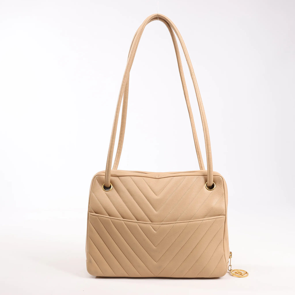 Chanel Chevron Leather Shoulder bag in Beige 1881694